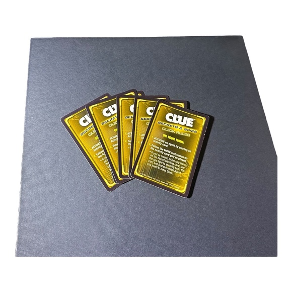 2009 Hasbro Games Clue: Secrets and Spies Family Board Game - Picture 7 of 13